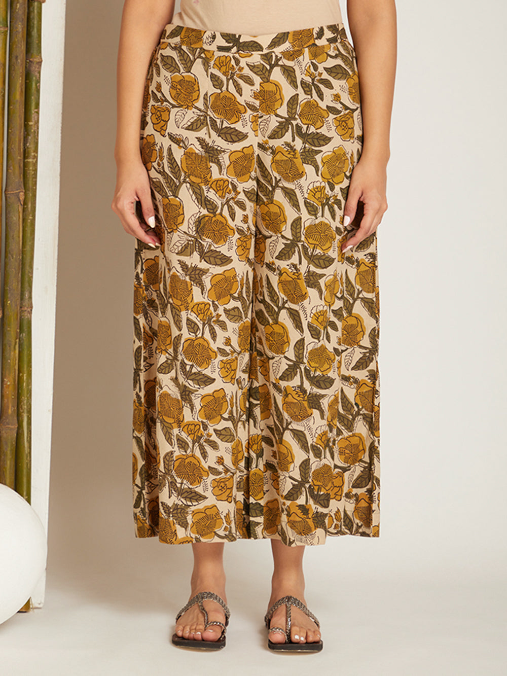 Box Pleated Neck Solid Kurta with Block Printed Palazzo